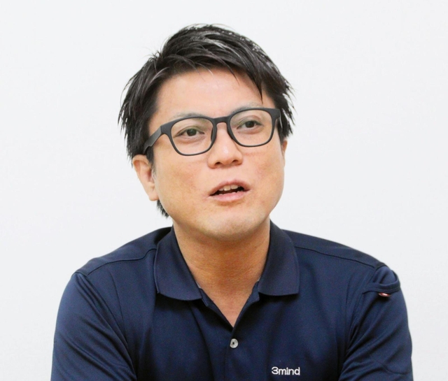 家じまいについて話す「家じまいアドバイザー」の屋宜明彦さん＝兵庫県伊丹市内