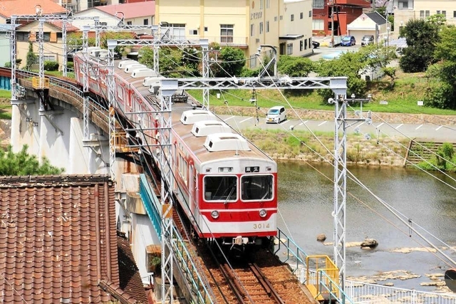 三木－三木上の丸駅間を走る神戸電鉄粟生線