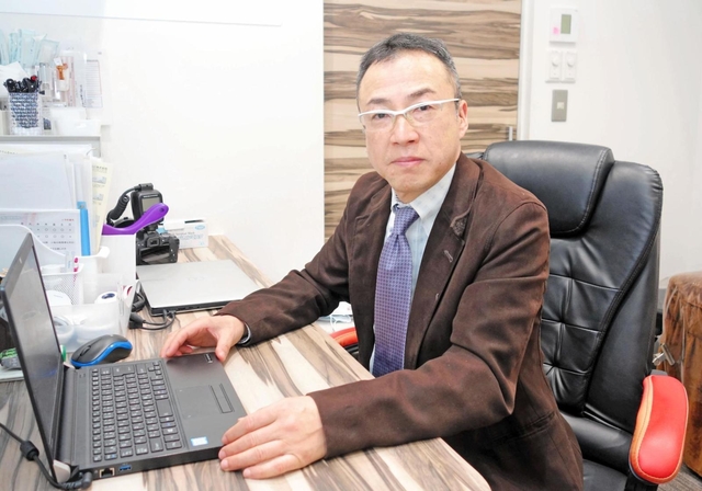 アンチエイジング医療に取り組む一瀬晃洋医師＝尼崎市潮江１、いちのせ形成外科皮膚科・眼瞼フェイスクリニック