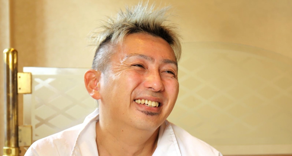 「松とら屋本舗」の連載を終えた松下雄一郎さん＝神戸市灘区船寺通１（撮影・山崎　竜）