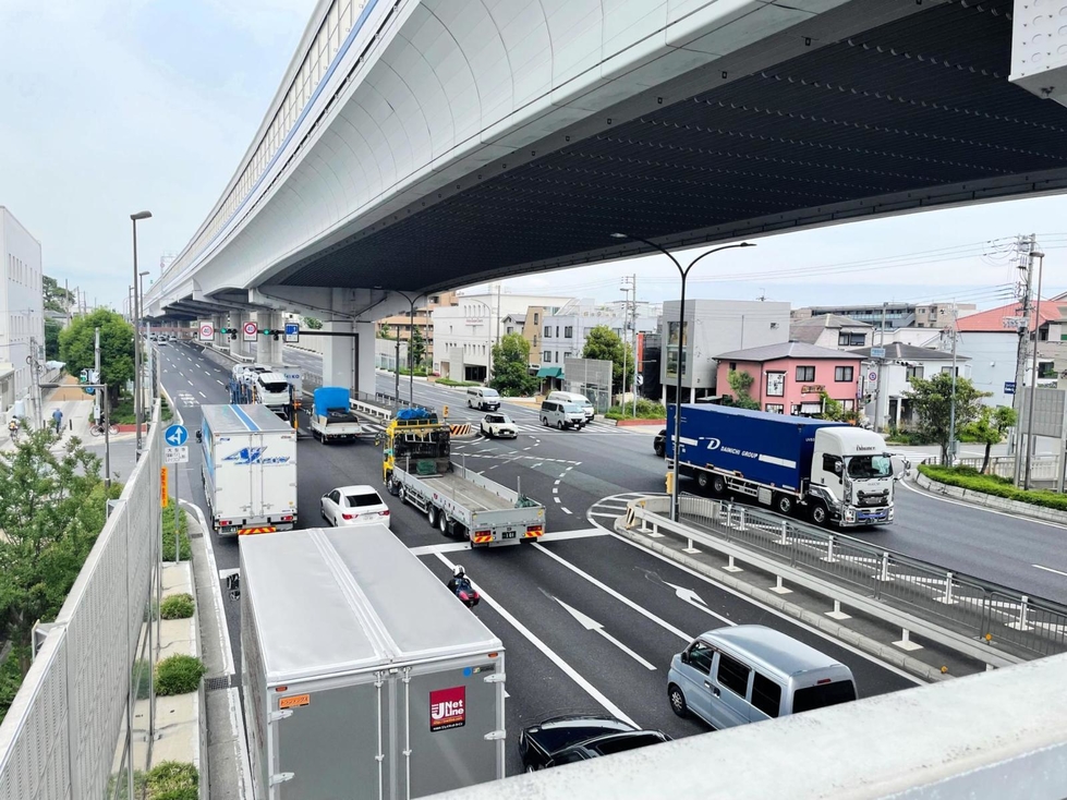 なぜか追突事故の多い国道４３号の芦屋高校前交差点＝芦屋市宮川町