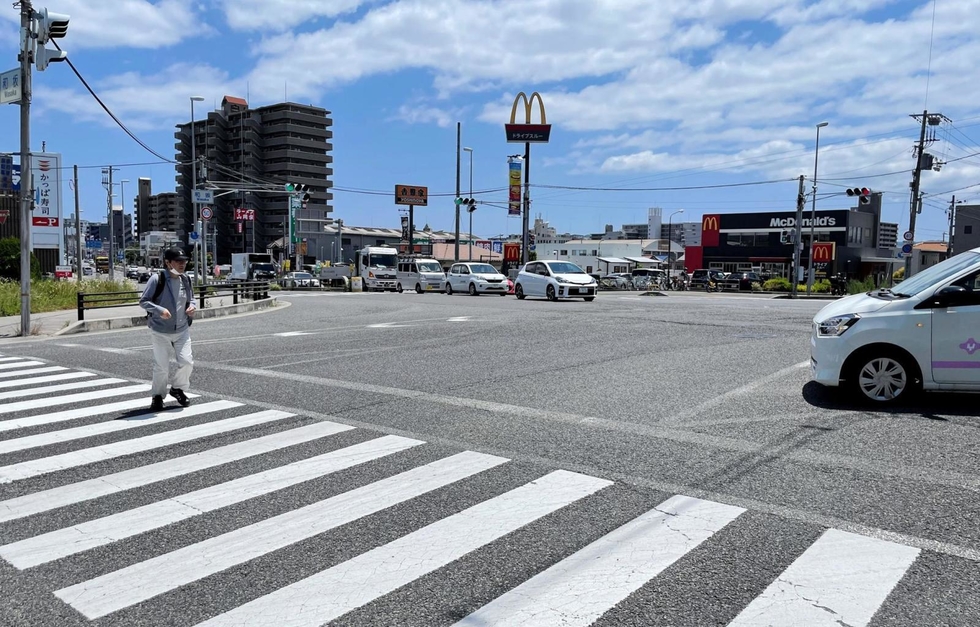 和坂交差点＝明石市硯町