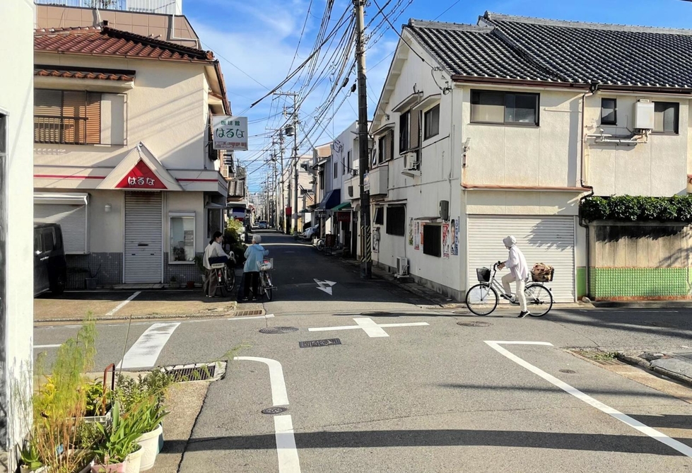 銭湯前の交差点＝神戸市長田区浜添通１