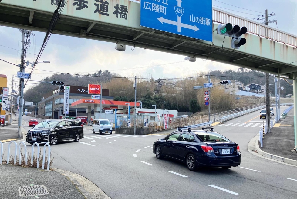 やきもち地蔵前交差点＝神戸市北区山田町下谷上