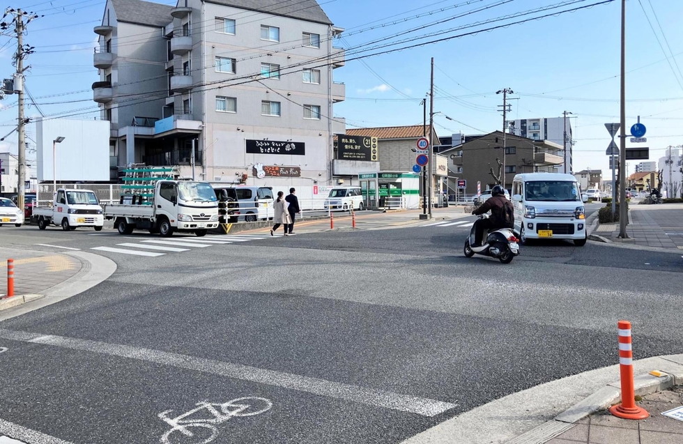 東加古川駅東側の交差点＝加古川市平岡町新在家