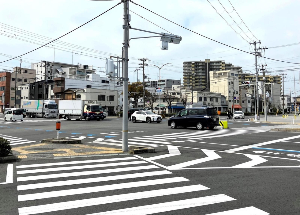 中の島交差点＝神戸市兵庫区中之島２