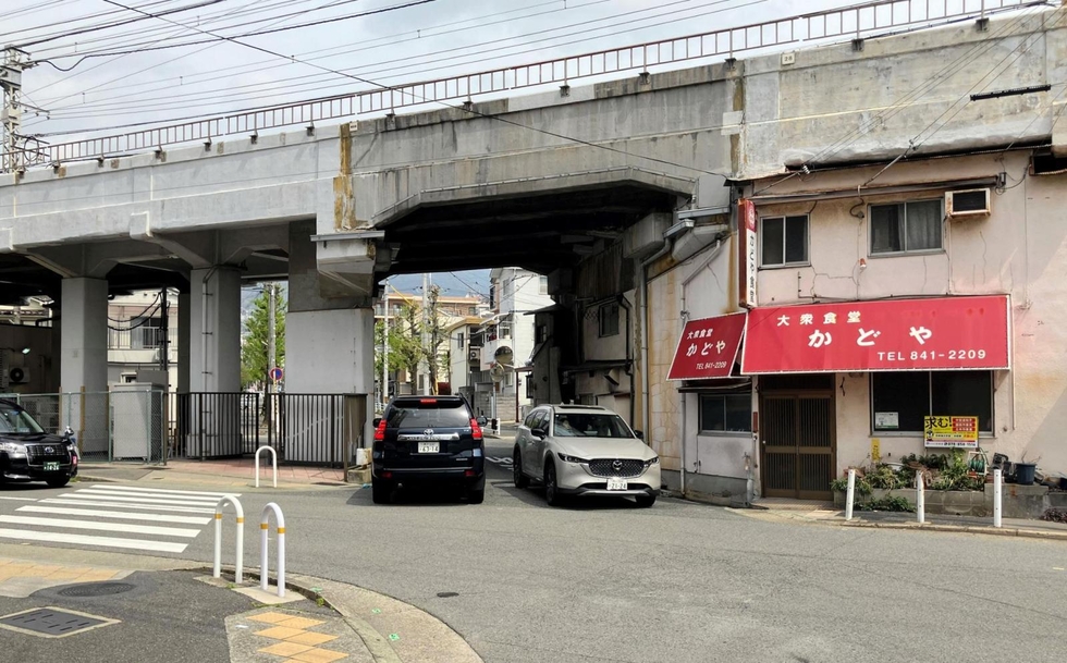 御影本町２の交差点＝神戸市東灘区御影本町２