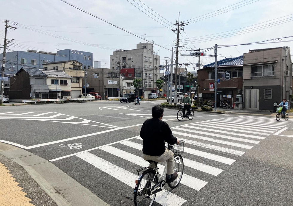 東尻池町８交差点＝神戸市長田区東尻池町８