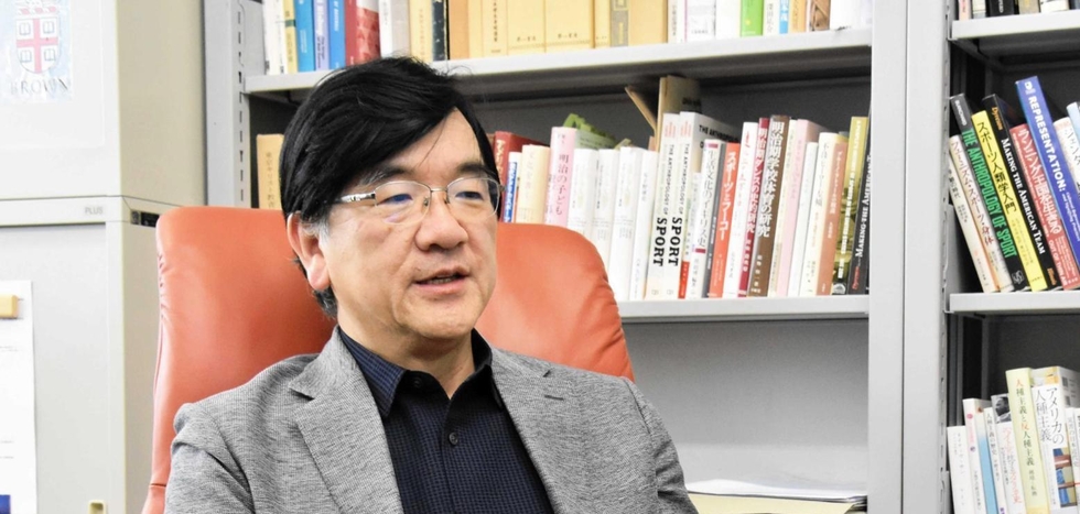 スポーツと差別の問題について話す早稲田大学スポーツ科学学術院の川島浩平教授＝東京都西東京市、早稲田大