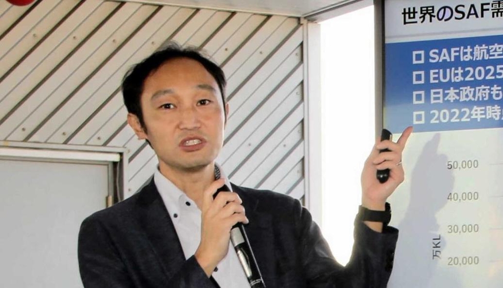 西村勇毅さん＝神戸市中央区、神戸空港