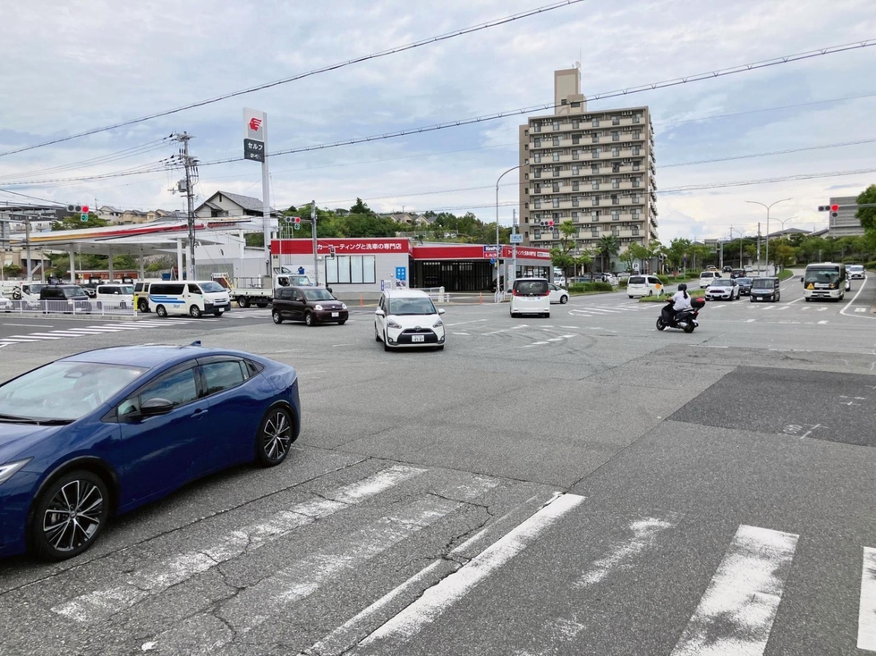 小束山６交差点＝神戸市垂水区小束山６