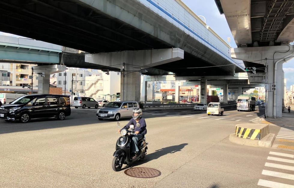 湊川大橋交差点＝神戸市長田区苅藻通１