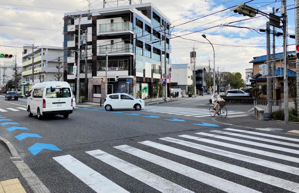 武庫之荘３丁目交差点＝尼崎市武庫之荘３