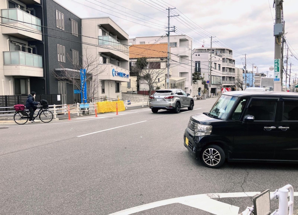 篠原本町１の交差点＝神戸市灘区篠原本町１