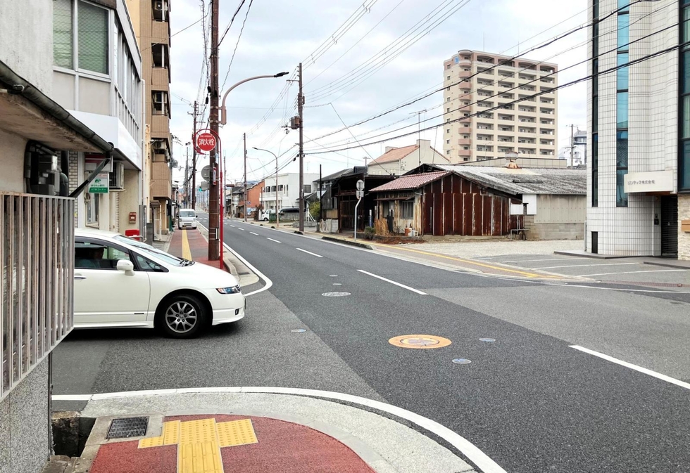 加古川西本町郵便局前の交差点＝加古川市加古川町本町