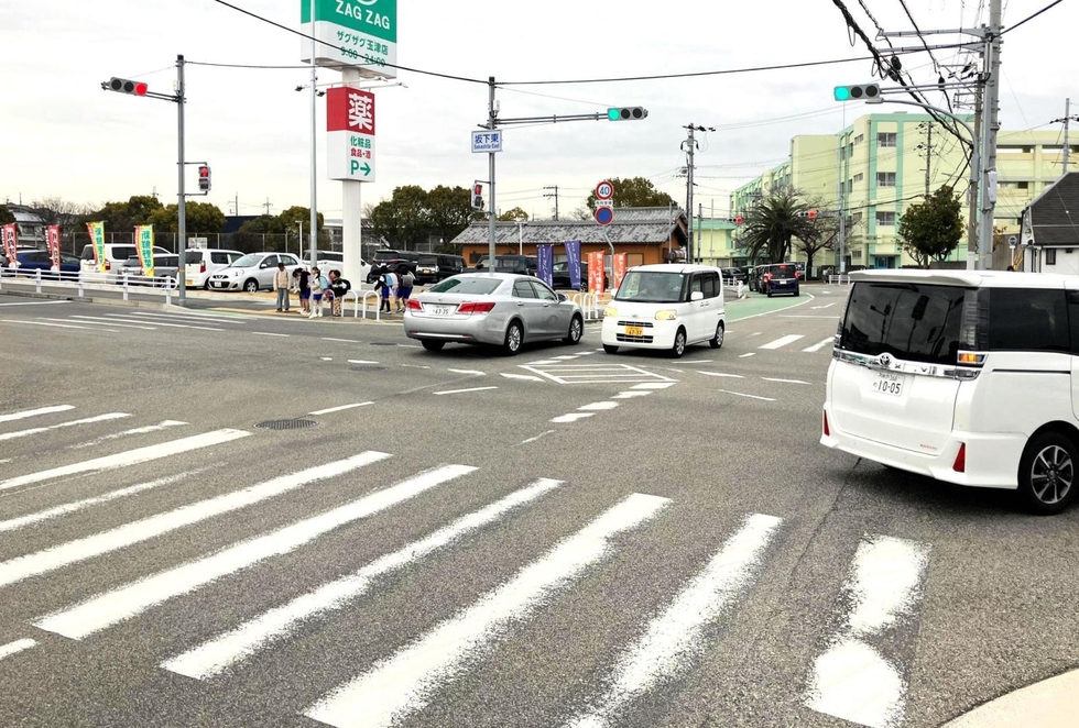 坂下東交差点＝神戸市西区玉津町高津橋