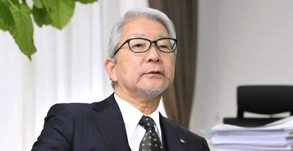 臨時病棟について説明する木原院長＝２０２０年１１月（撮影・辰巳直之）