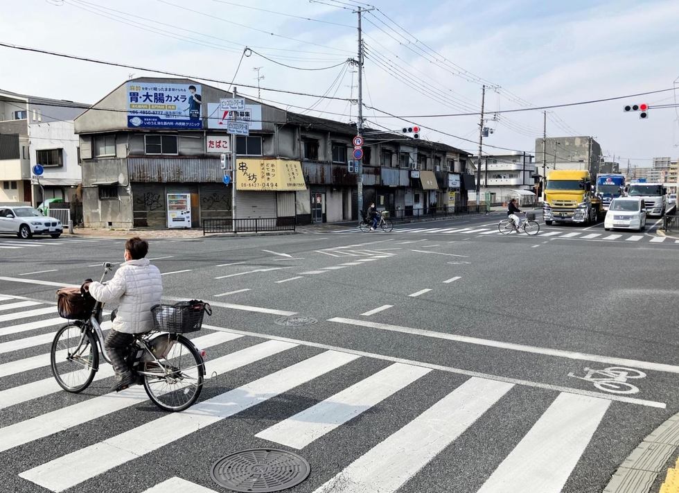 ピッコロシアター南交差点＝尼崎市南塚口町３