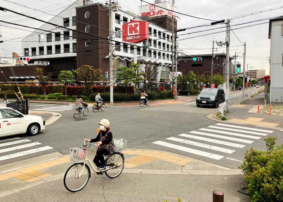 上田西町の交差点＝西宮市上田西町３-２