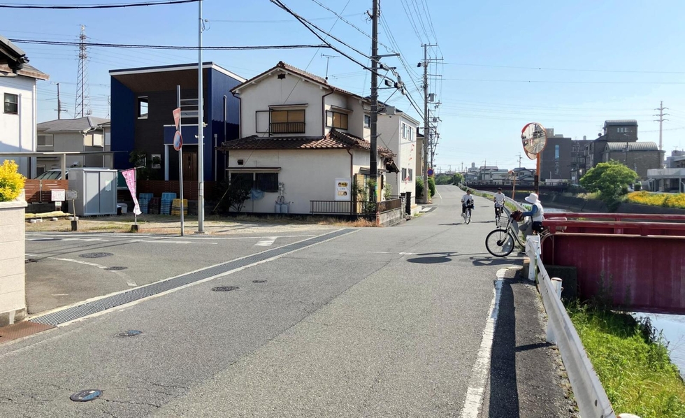 良野橋の交差点＝加古川市野口町良野