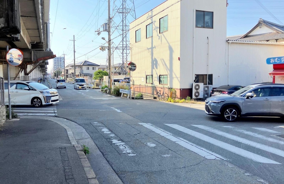 平岡町八反田の交差点＝加古川市平岡町八反田
