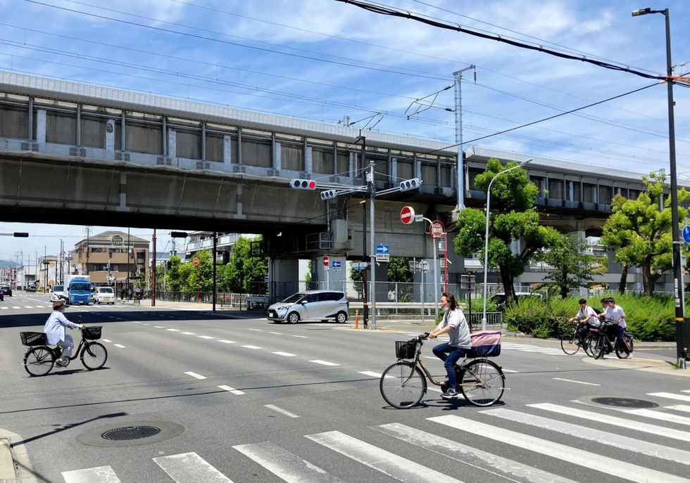 武庫之荘９丁目交差点＝尼崎市武庫之荘９