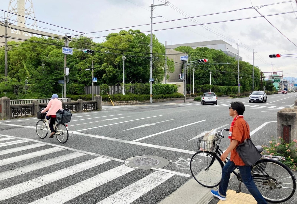 東鳴尾町西交差点＝西宮市東鳴尾町１