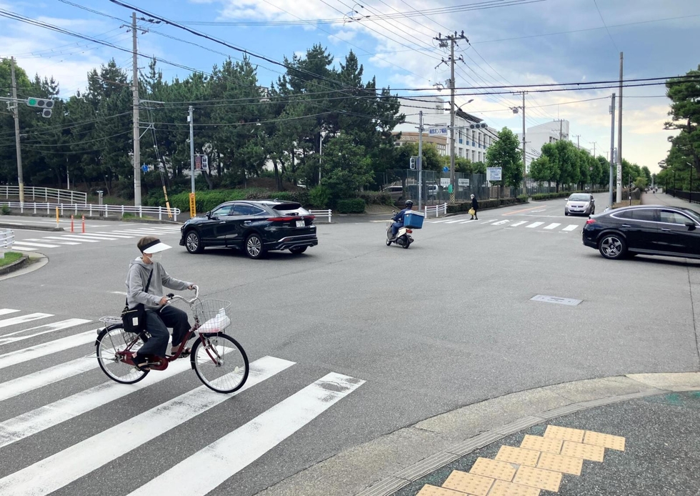 南宮ポンプ場前交差点＝芦屋市南宮町