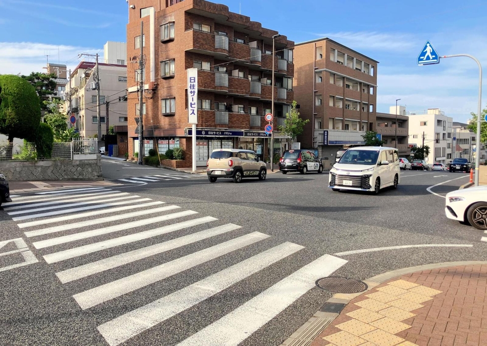霞町の交差点＝西宮市霞町