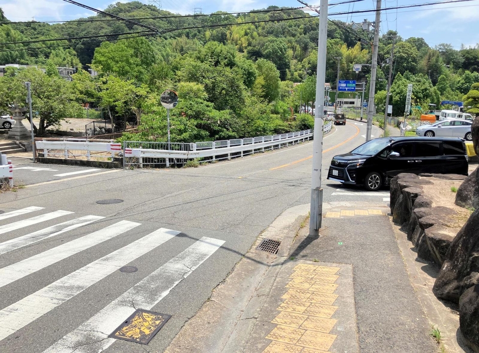 奥畑公民館前の交差点＝神戸市垂水区名谷町