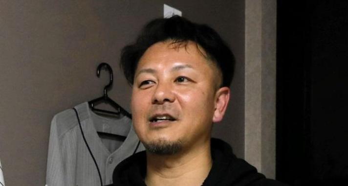 阪神・淡路大震災や野球選手当時の記憶をたどる松本幸大さん＝神戸市東灘区