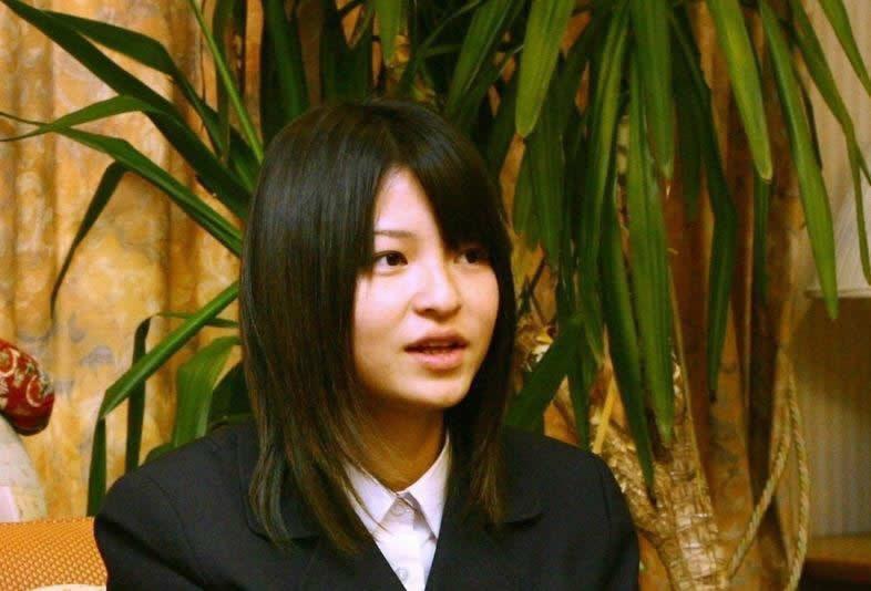 震災から１５年を迎え、思いを語る当時高校３年の小島汀さん＝神戸市東灘区本庄町１