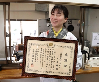 高齢女性に丁寧に向き合い、詐欺被害を防いだ上月香織さん＝神戸市灘区城内通３