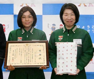 マネージャーの城野麻貴子さん（左）と店員の正木明代さん