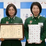 マネージャーの城野麻貴子さん（左）と店員の正木明代さん