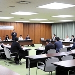 特殊詐欺などの被害を防ごうと開催された明石市や明石署、金融機関が参加する連絡会議＝明石市役所