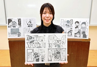 特殊詐欺啓発の４こま漫画を「全ての年代の人に届くよう描いた」と話す洲本署の桑島雛巡査＝洲本市山手２