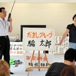 夫婦漫談で詐欺の手口を紹介する朝来大助・花子の２人＝朝来市和田山町竹ノ内