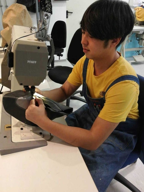 ドイツで整形靴を作る北川大介さん