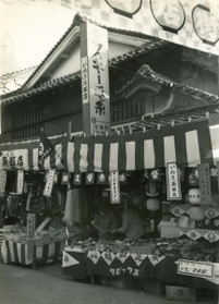 岩城呉服店として営業していた当時の様子（提供）