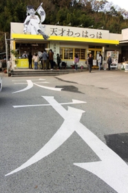 連日売り切れの大盛況＝三田市下井沢