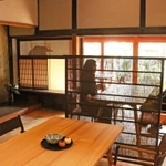 日本料理店「桶屋町　神田」の店内＝三田市中央町