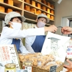 食パンに合うように厳選したジャムなども販売＝三田市下井沢