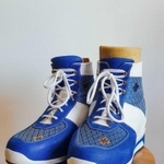 北川さんが作った整形靴。着物の生地を使用している（提供）