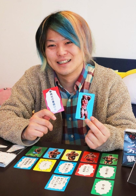 ボードゲームの魅力を語る杉原潤弥さん＝三田市中央町
