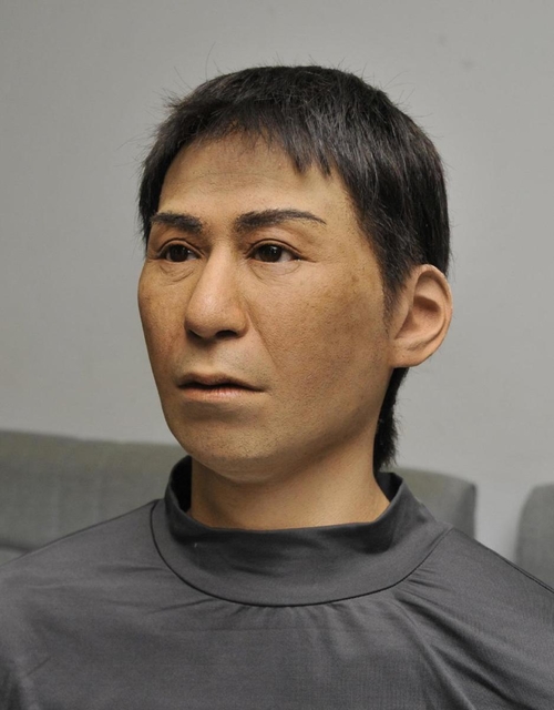 横から見た復顔像＝兵庫県警本部