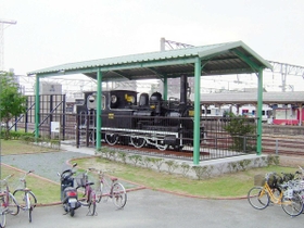 ＪＲ鳥栖駅の隣接地に展示されている２６８号機関車＝鳥栖市本鳥栖町（鳥栖市提供）