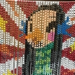 カラフルな輪っかをつないで作った巨大なアマビエ（提供）