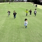 昨年のフェアウエー開放の様子＝三田ゴルフクラブ