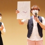 三田学園出身のアポロン山崎さんに「経営者の線がある」と言われて驚く生徒＝三田学園